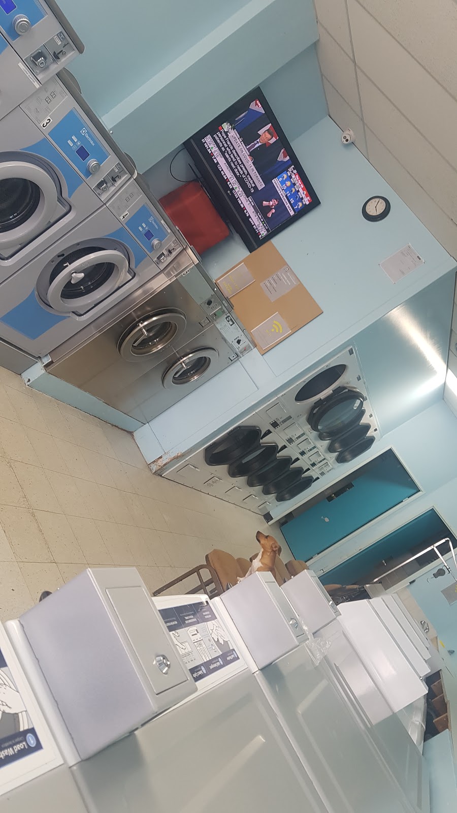 Black and white Laundry | Coin laundry, 3148 Kingston Rd Unit 3, Scarborough, ON M1M 1P4, Canada | Phone: (647) 717-2873