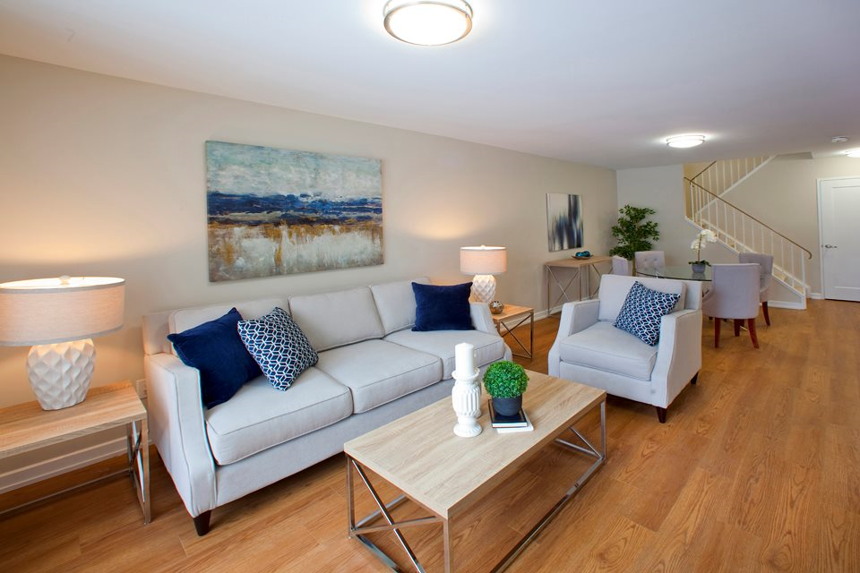 Carriage Hill | 122 Colborne St E, Oshawa, ON L1G 7B3, Canada | Phone: (905) 434-3972