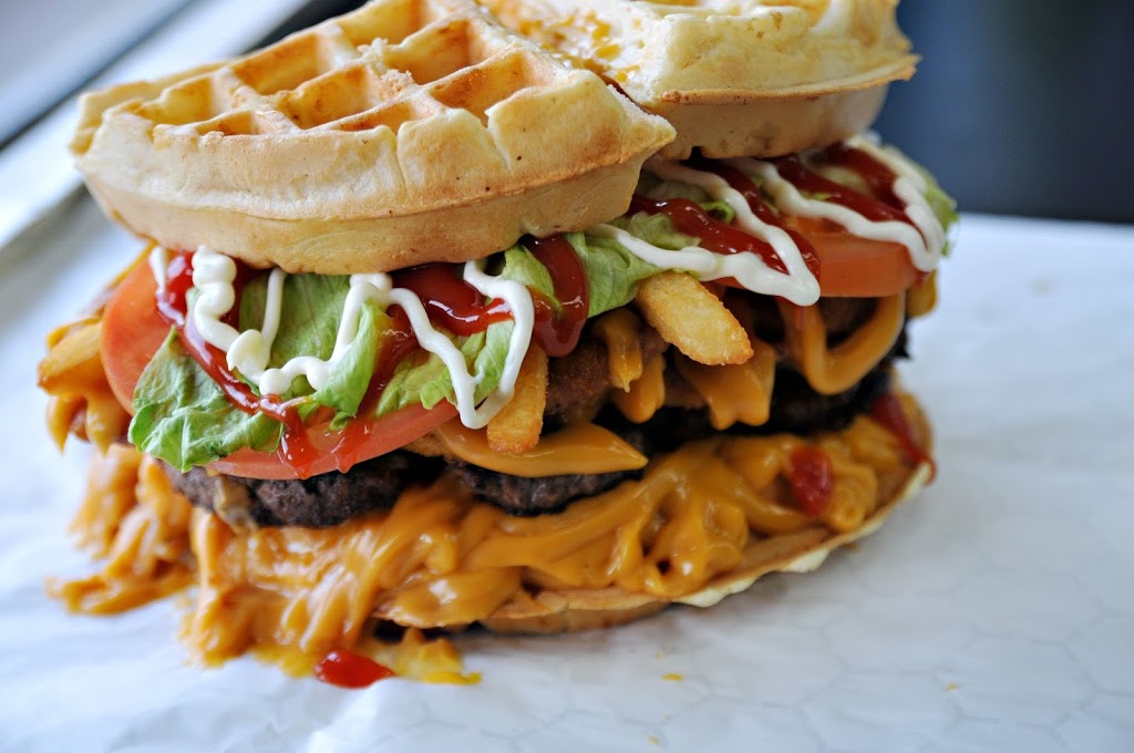 The 6 Burger Bar | 3 Chelwood Rd, Scarborough, ON M1K 2K5, Canada | Phone: (647) 347-8436