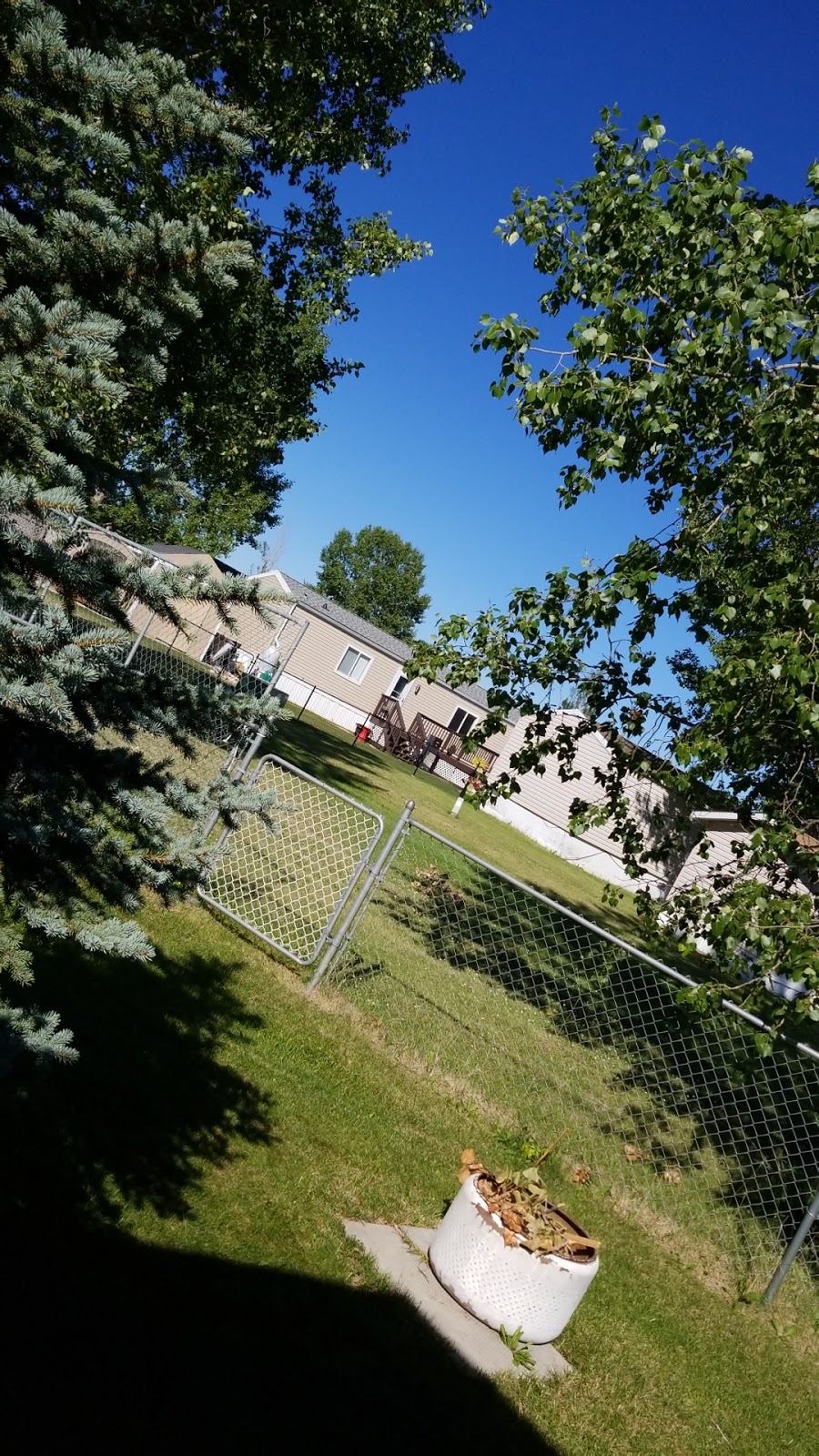 Pineridge Village Mobile Home Park | 900 Dunning Rd E, Winnipeg, MB R2C 2Z2, Canada | Phone: (204) 222-5861