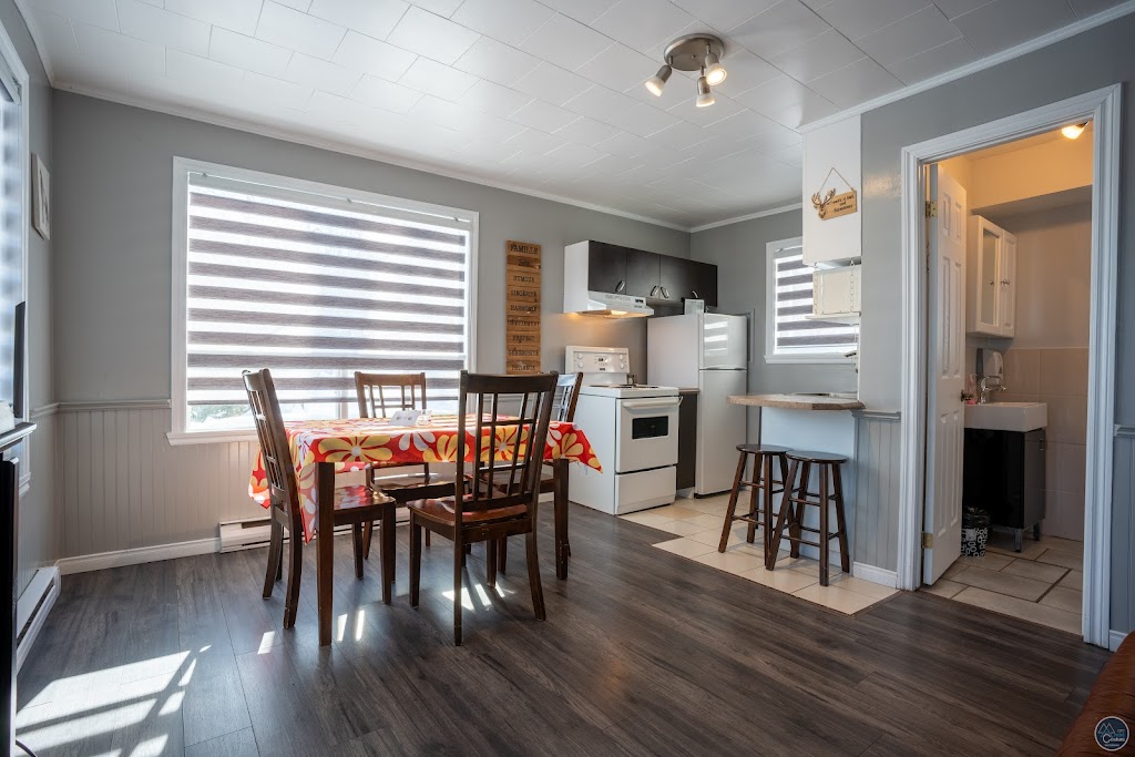 Auberge Éva - Resto Pub St-Patric | 160 Chem. de la Montagne, Lac-Bouchette, QC G0W 1V0, Canada | Phone: (418) 348-6832