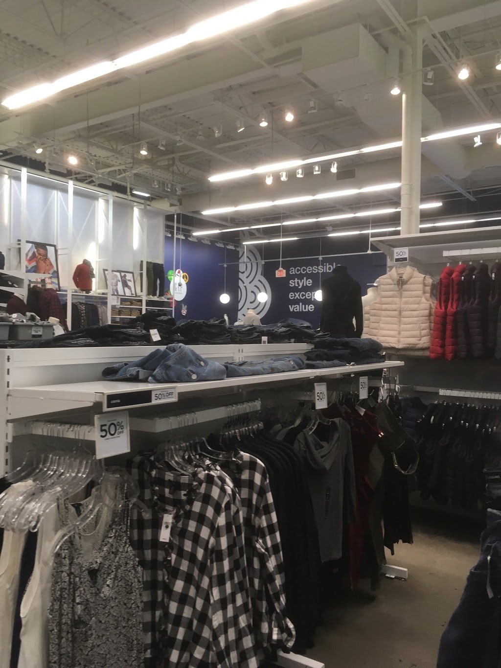 Gap Outlet | 8180 11 St SE, Calgary, AB T2H 3B5, Canada | Phone: (403) 253-8472