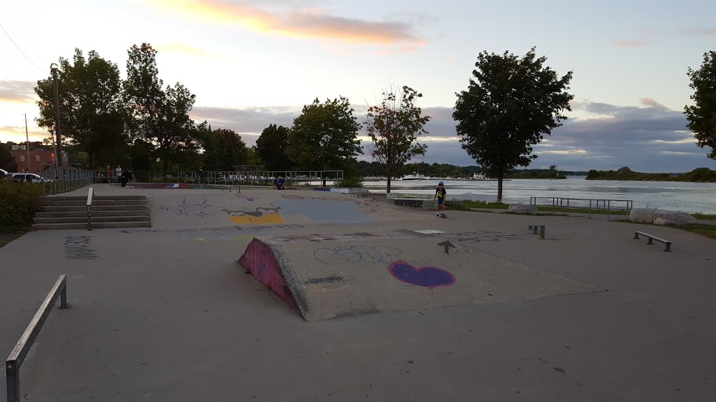 Kiwanis Skate Park | Lakeview Ave, Orillia, ON L3V 1T1, Canada