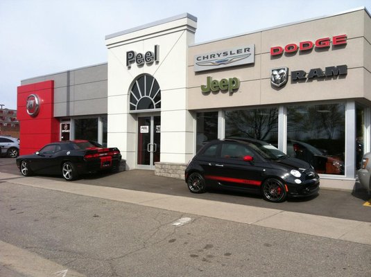 Peel Chrysler | 212 Lakeshore Rd W, Mississauga, ON L5H 1G6, Canada | Phone: (866) 449-7335
