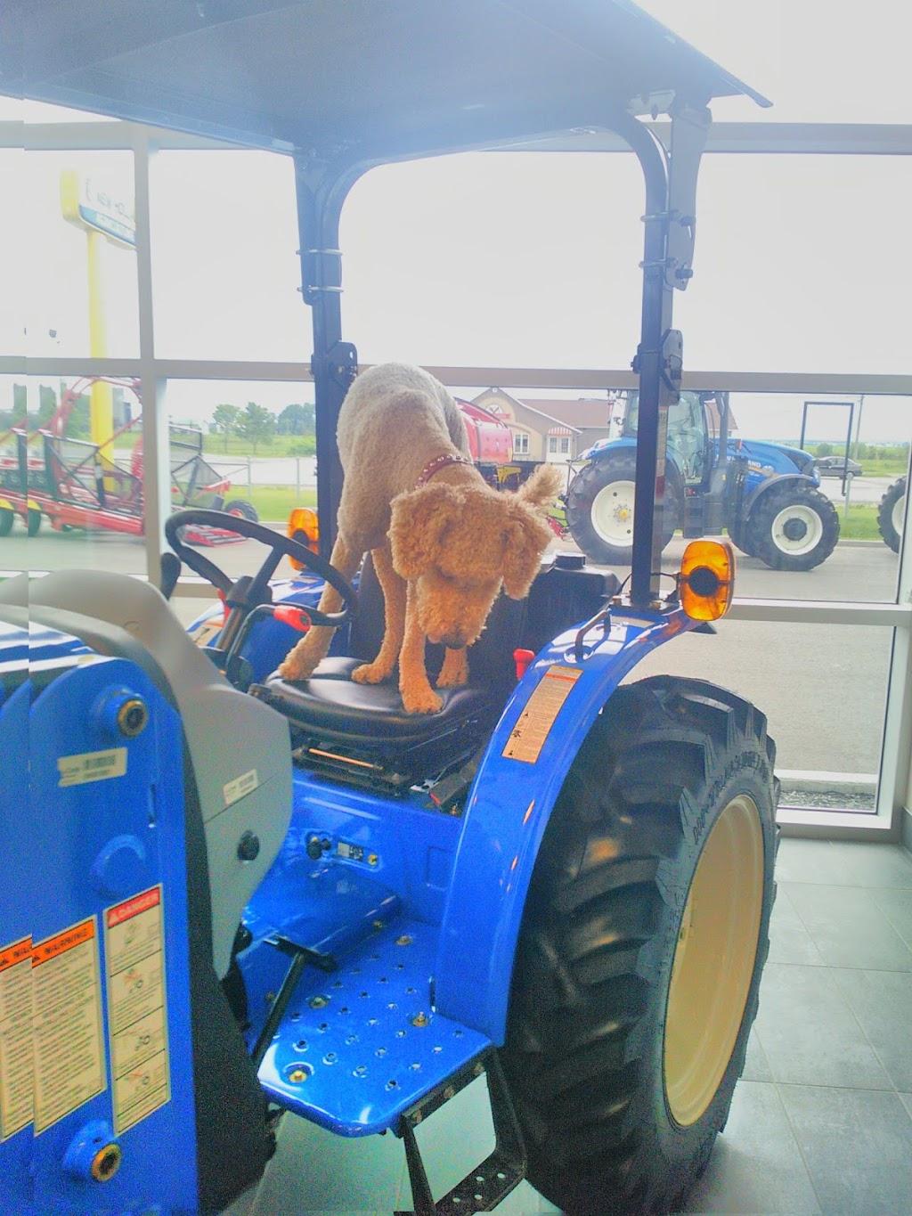 New Holland Avantis - St-Narcisse | 825 Rue Notre Dame, Saint-Narcisse, QC G0X 2Y0, Canada | Phone: (418) 328-3788