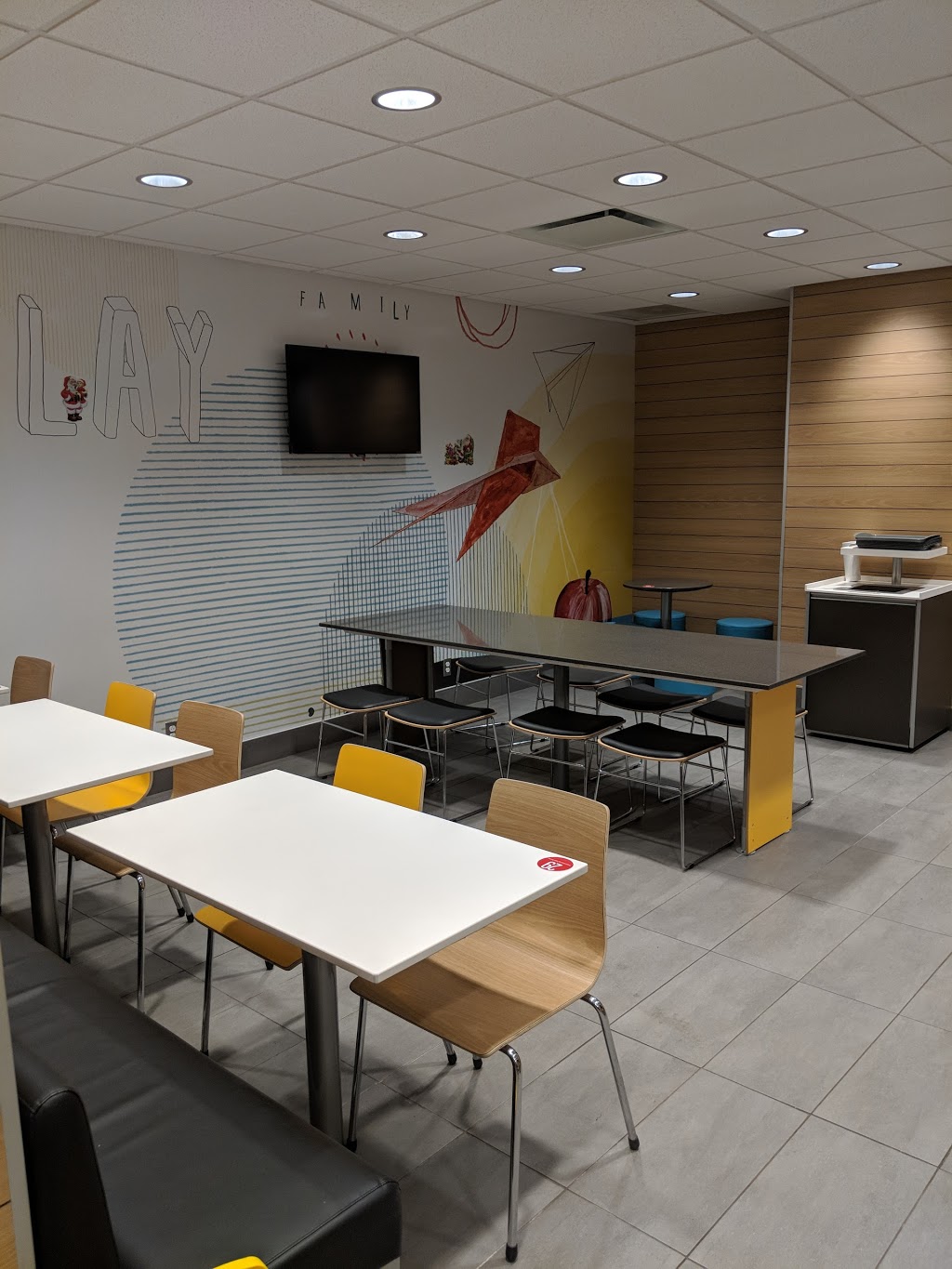 McDonalds | 176 Conception Bay Hwy, Bay Roberts, NL A0A 1G0, Canada | Phone: (709) 786-9131