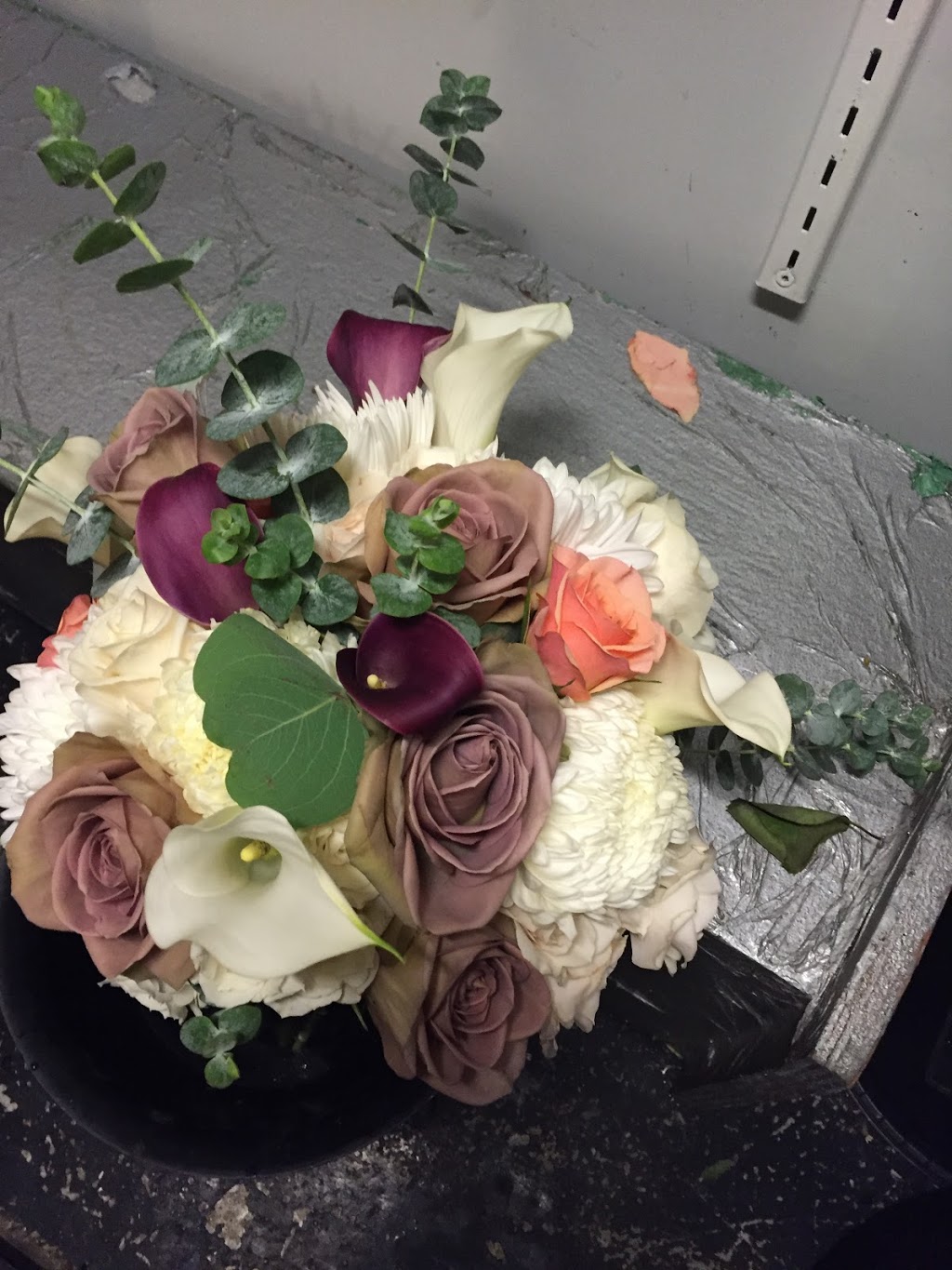 Silver Heights Florist | 211 Mt Royal Rd, Winnipeg, MB R3J 2N1, Canada | Phone: (204) 832-7398