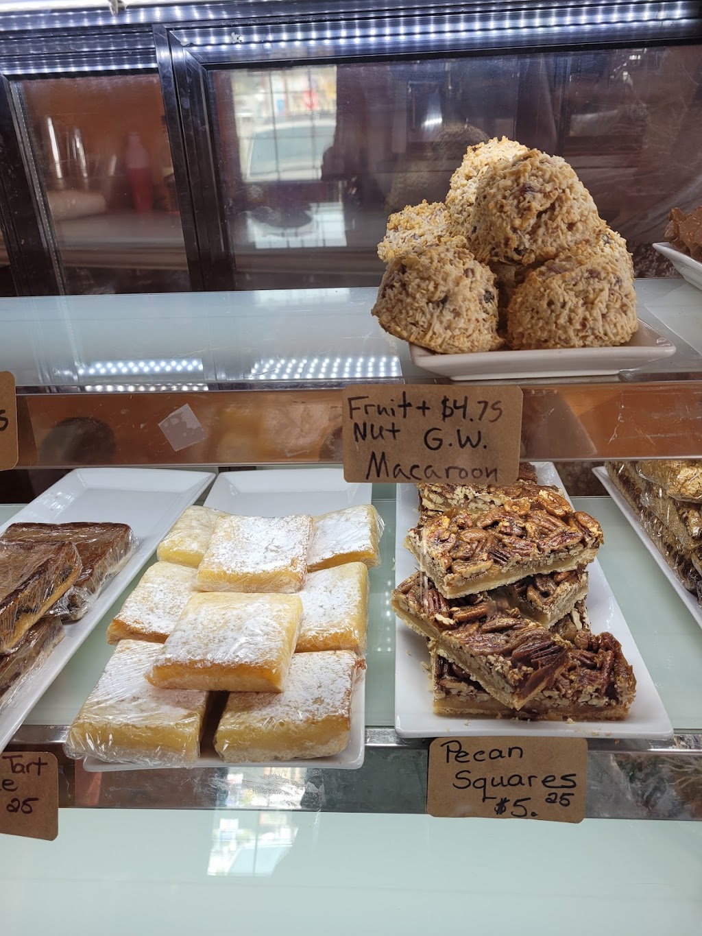 Cinnamon Bear Cafe | 8342 20 Ave, Coleman, AB T0K 0M0, Canada | Phone: (403) 562-2443