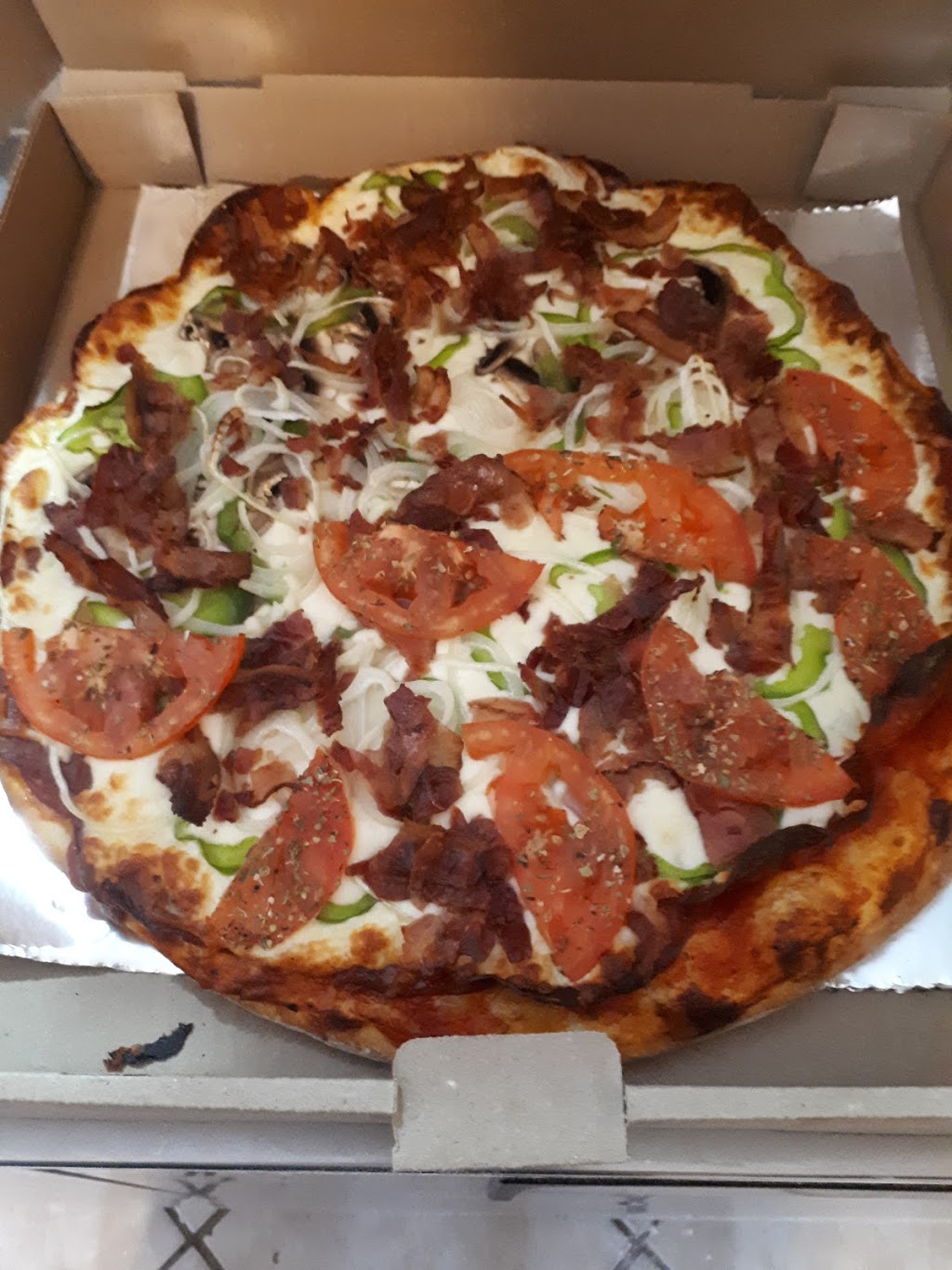 Chez Véro Pizzeria & prêts-à-manger | 280 Avenue Centrale N, Stratford, QC G0Y 1P0, Canada | Phone: (819) 416-0171