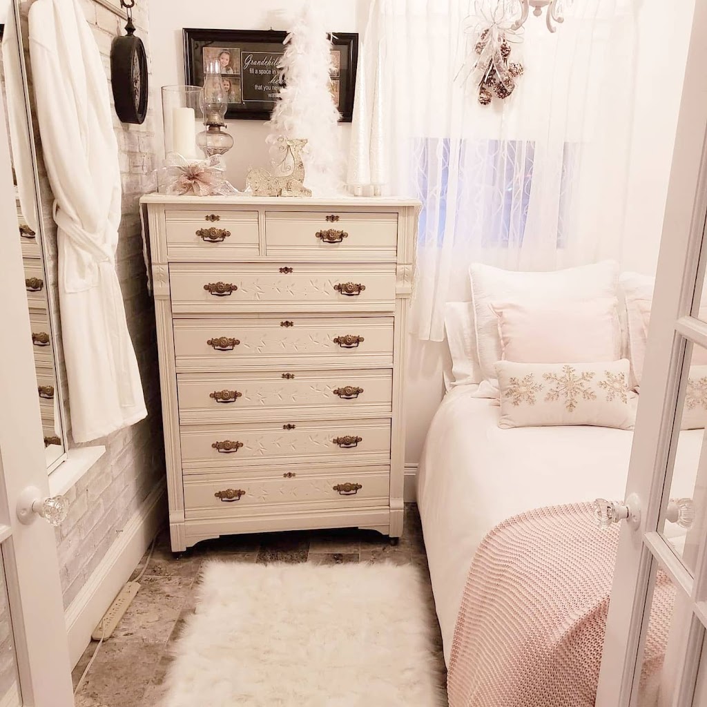 UpStaged | 509 Alma St, Walkerton, ON N0G 2V0, Canada | Phone: (519) 881-2729