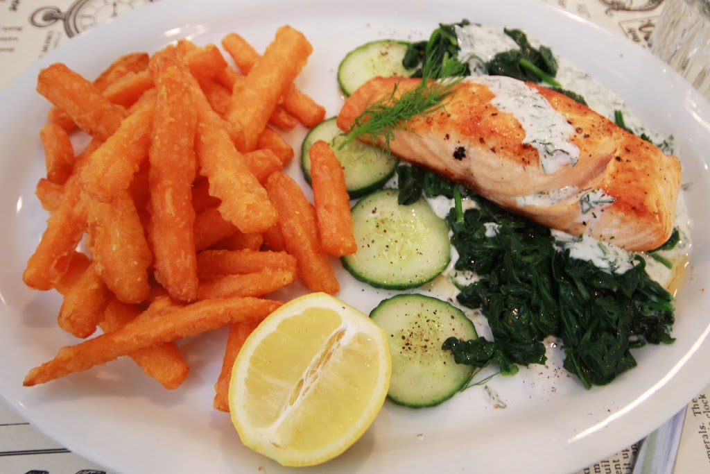 Le Resto Chelsea | 528 Route 105, Chelsea, QC J9B 1L2, Canada | Phone: (819) 827-5559