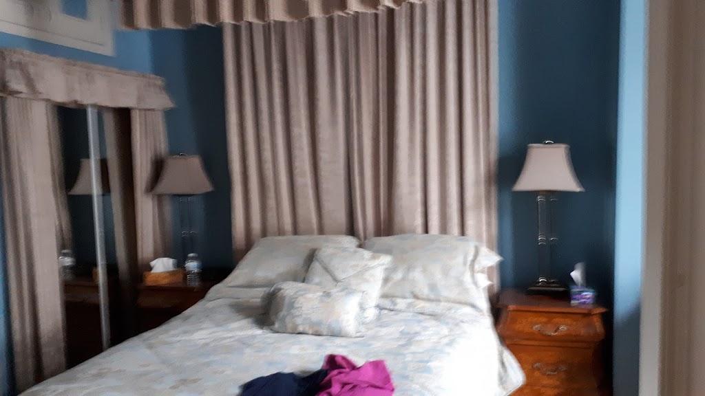 Chateau Du Faubourg | 429 Rue Saint-Jean, Québec, QC G1R 1P3, Canada | Phone: (418) 524-2902