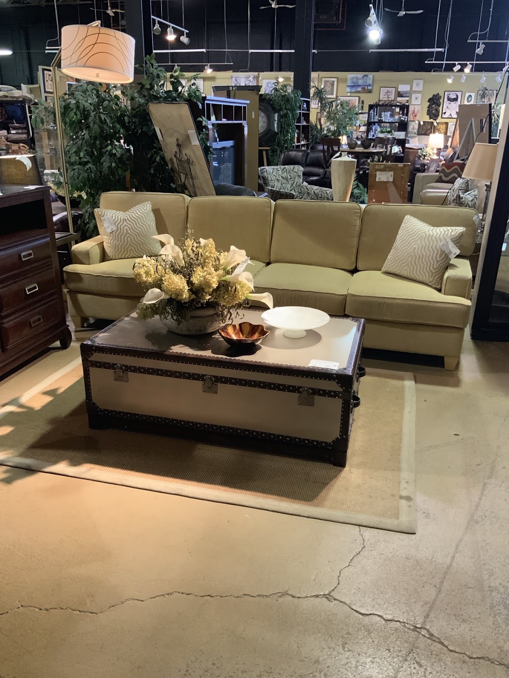 Total Home Consignment | furniture store | 1860 Bank St #4, Ottawa, ON K1V 7Z8, Canada | 6137465004 OR +1 613-746-5004