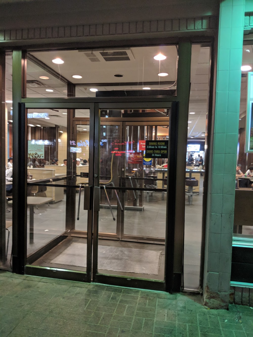 McDonald’s | 25 Joe Shuster Way, 1100 King St W, Toronto, ON M6K 0C7, Canada | Phone: (416) 532-8818