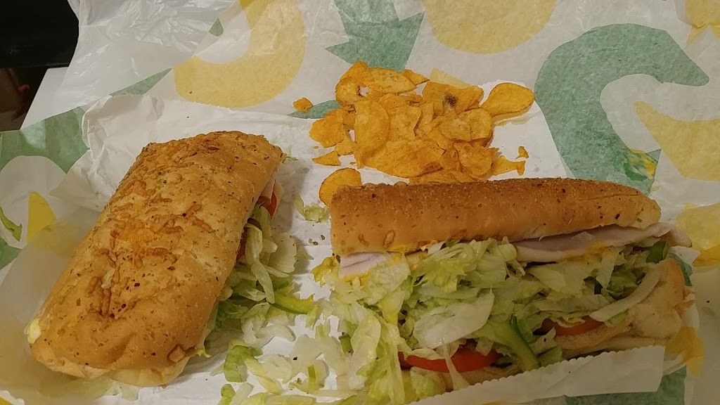 Subway | 697 Queenston Rd, Hamilton, ON L8G 1A1, Canada | Phone: (905) 560-3300