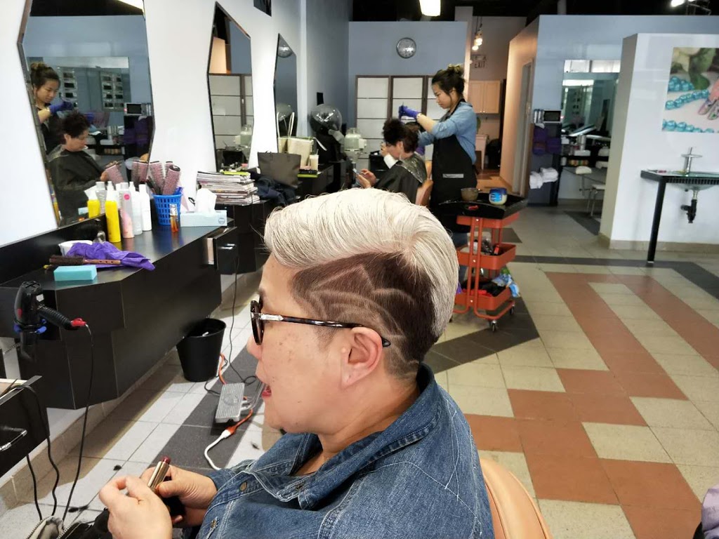 Lis Beauty Salon | 2300 John St #19, Thornhill, ON L3T 6G7, Canada | Phone: (647) 989-7778