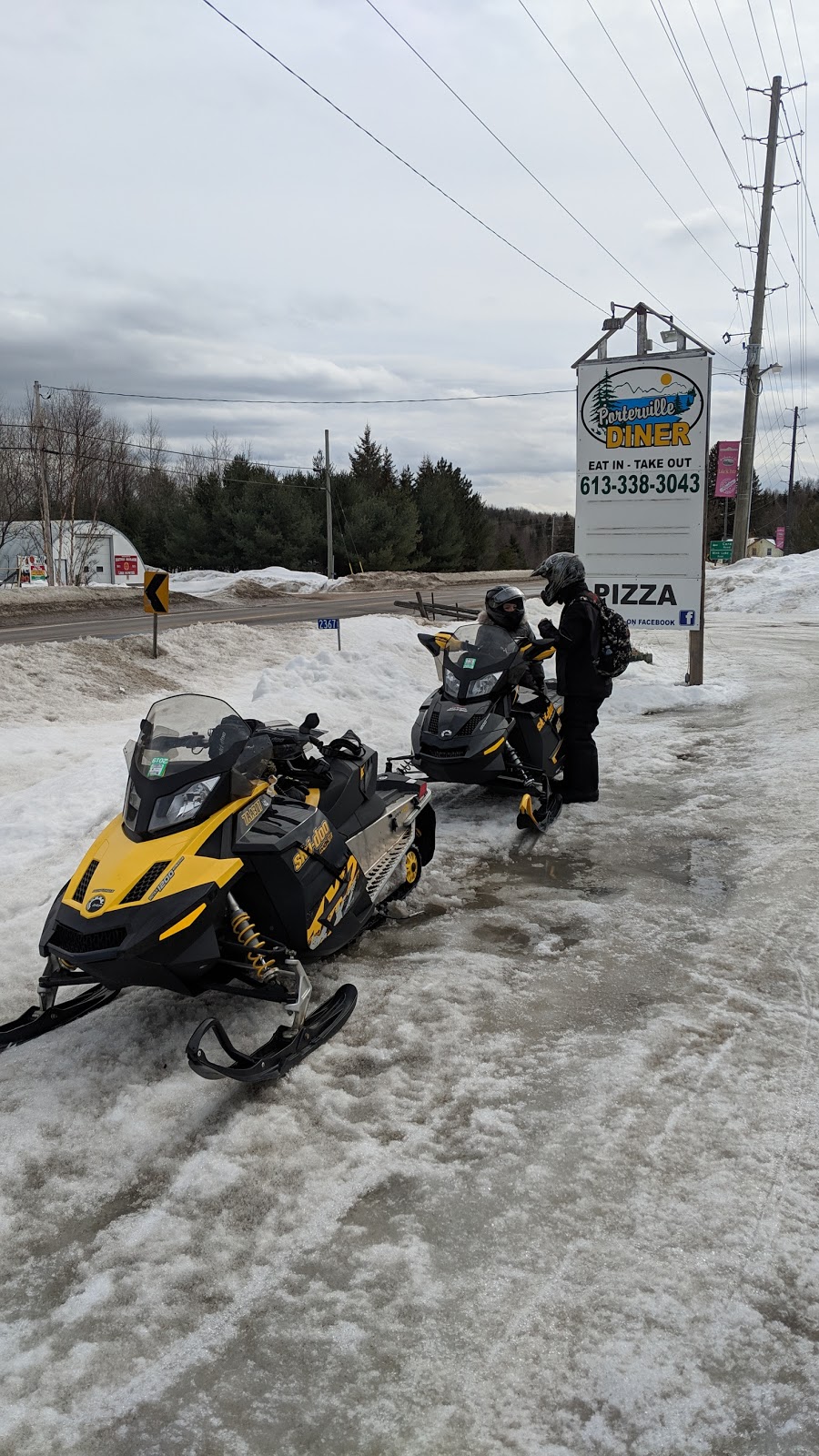 Porterville Diner | 2367 ON-127, Lake Saint Peter, ON K0L 2K0, Canada | Phone: (613) 338-3043