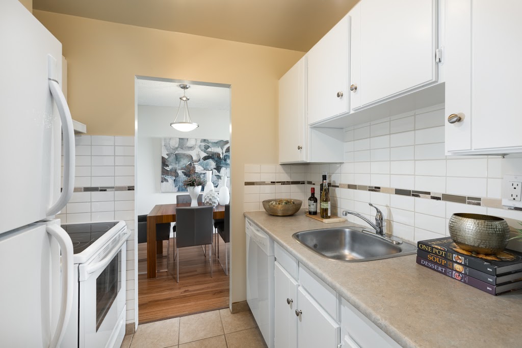 Vista Towers North | 820 6th Ave, New Westminster, BC V3M 3S2, Canada | Phone: (604) 524-5021
