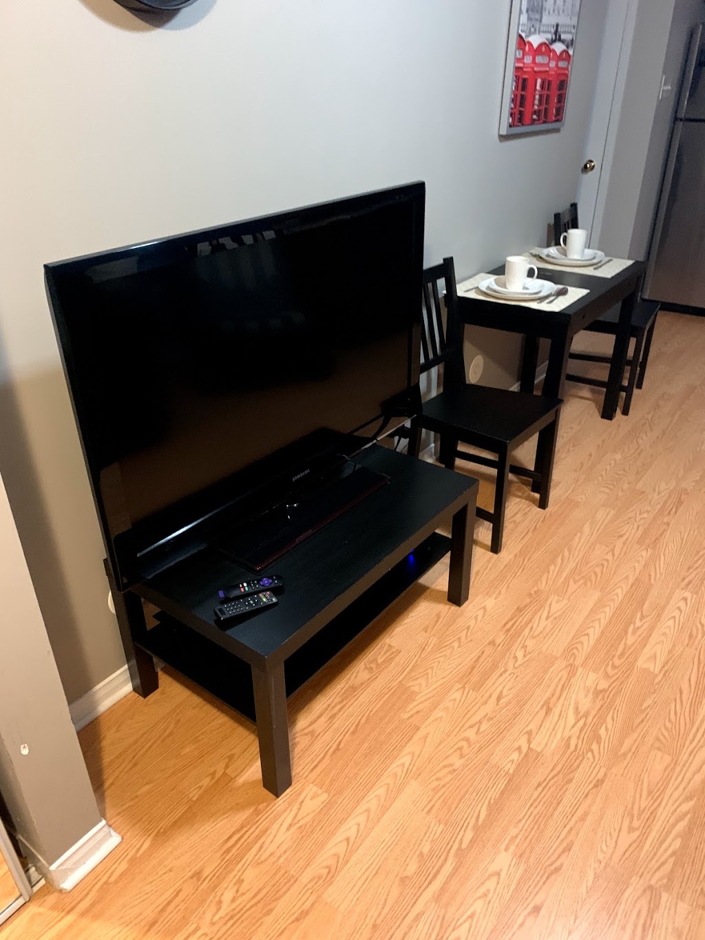 Elite Suites - Modern Mississauga Townhouse | 4975 Southampton Dr, Mississauga, ON L5M 8C9, Canada | Phone: (905) 783-5483