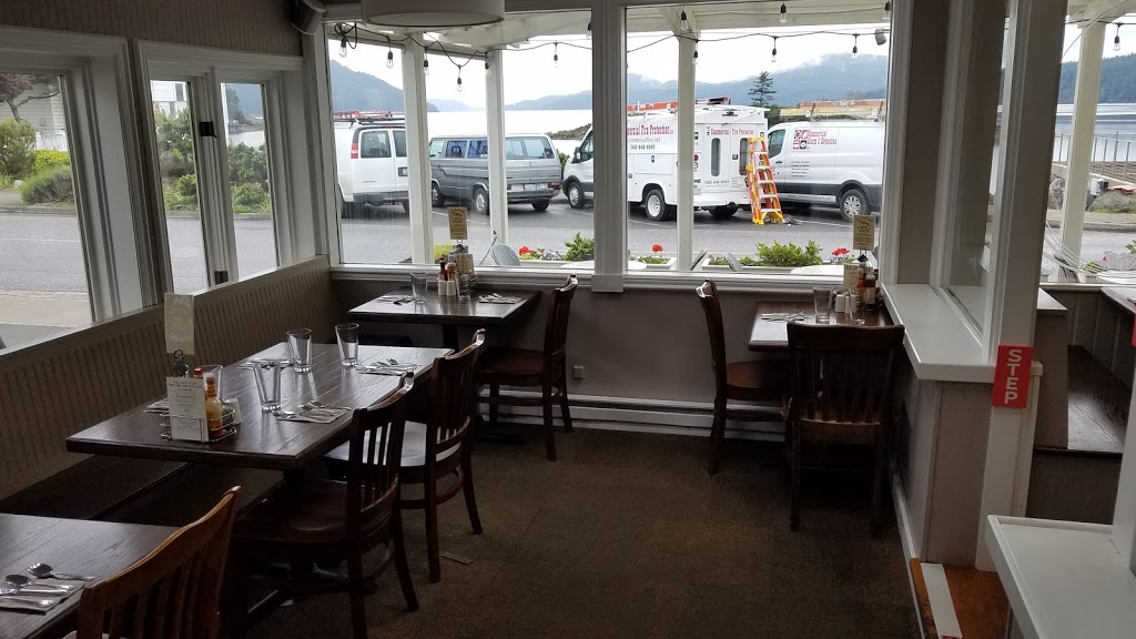 Outlook Inn and New Leaf Cafe on Orcas Island | 171 Main St, Eastsound, WA 98245, USA | Phone: (360) 376-2200