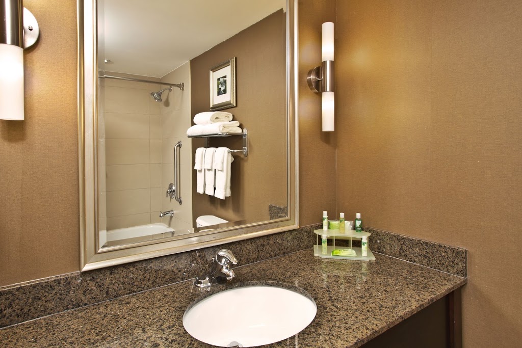 Holiday Inn Express & Suites Kingston | 11 Benson St, Kingston, ON K7K 5W2, Canada | Phone: (613) 546-3662