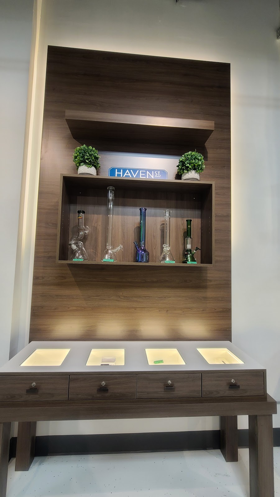 Cannabis Link Sherwood | 1225 Wonderland Rd N #40A, London, ON N6G 2V9, Canada | Phone: (519) 657-4747