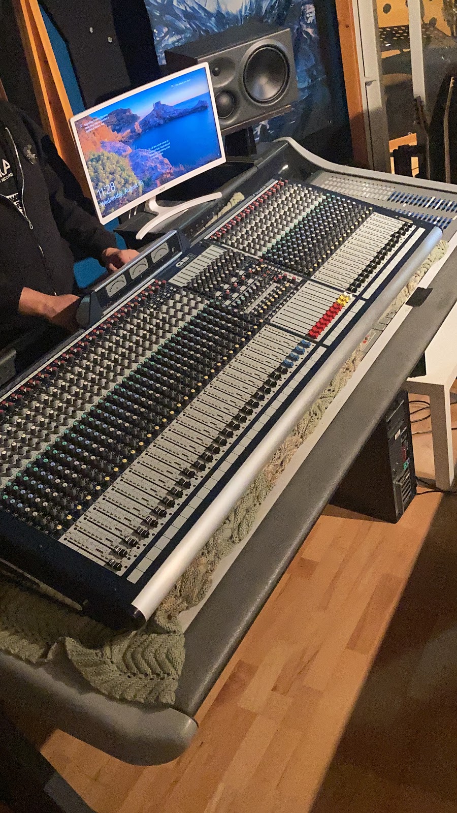 LoQuin Production Studios | 88 Rue Mitchell, Val-des-Monts, QC J8N 7V2, Canada | Phone: (819) 598-3495