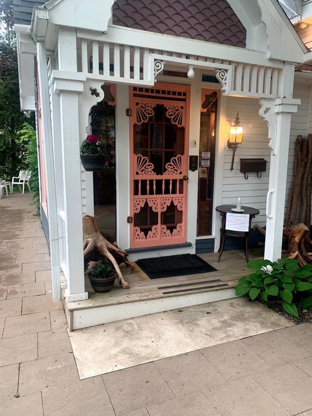 Gingerbread House Inn | 8 Robie Tufts Dr, Wolfville, NS B4P 1X1, Canada | Phone: (902) 542-1458