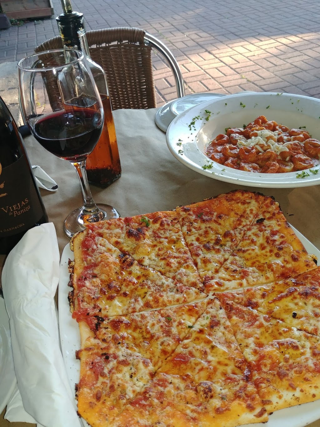 Restaurant La Piccola | 2050 Rue Fleury E, Montréal, QC H2B 1J3, Canada | Phone: (514) 858-7175