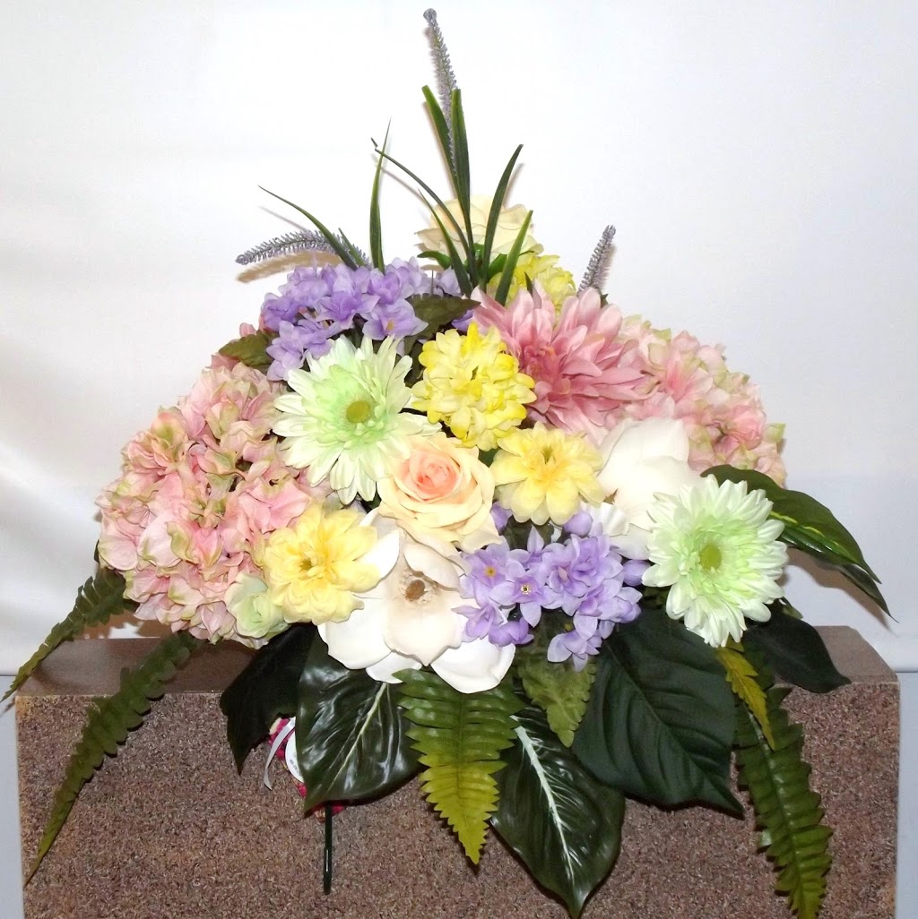 Clarks Cemetery Flowers | 653 Daintry Crescent, Cobourg, ON K9A 4X9, Canada | Phone: (905) 376-2744
