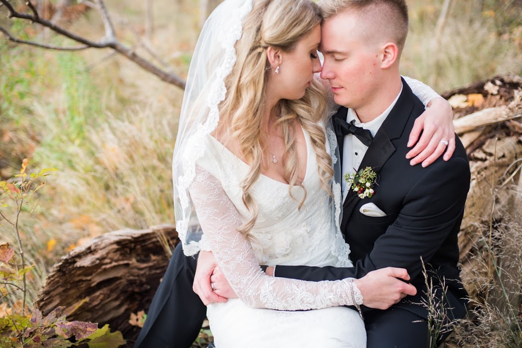 Kelly Taylor Photography- The Bridal Lounge | 46 David St, Ingersoll, ON N5C 4E5, Canada | Phone: (519) 317-9372