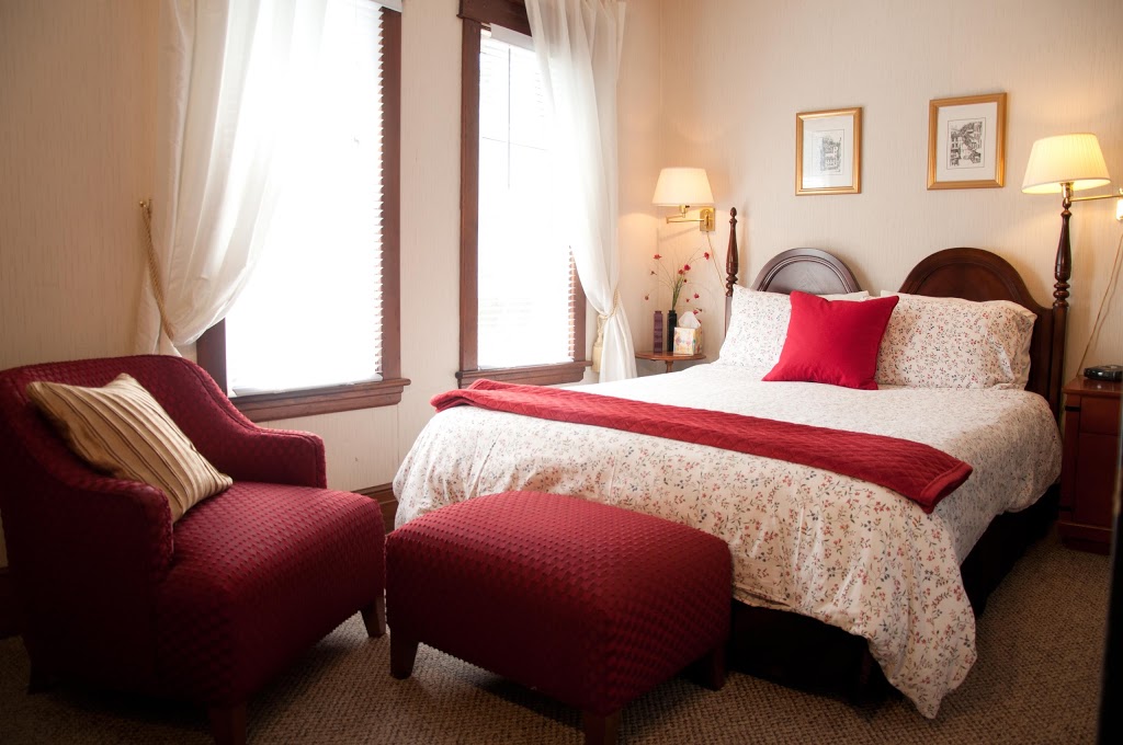 Homestead House B & B | 3272 Homestead Dr, Mount Hope, ON L0R 1W0, Canada | Phone: (905) 679-2581