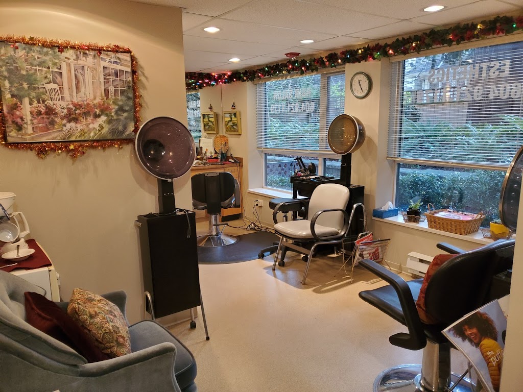 Marthas Hair Studio | 959 21st St, West Vancouver, BC V7V 4Y3, Canada | Phone: (604) 921-1179