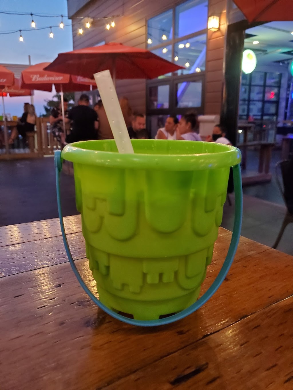 Willie’s Beach Bar | 85 Main St W, Grand Bend, ON N0M 1T0, Canada | Phone: (519) 238-6460
