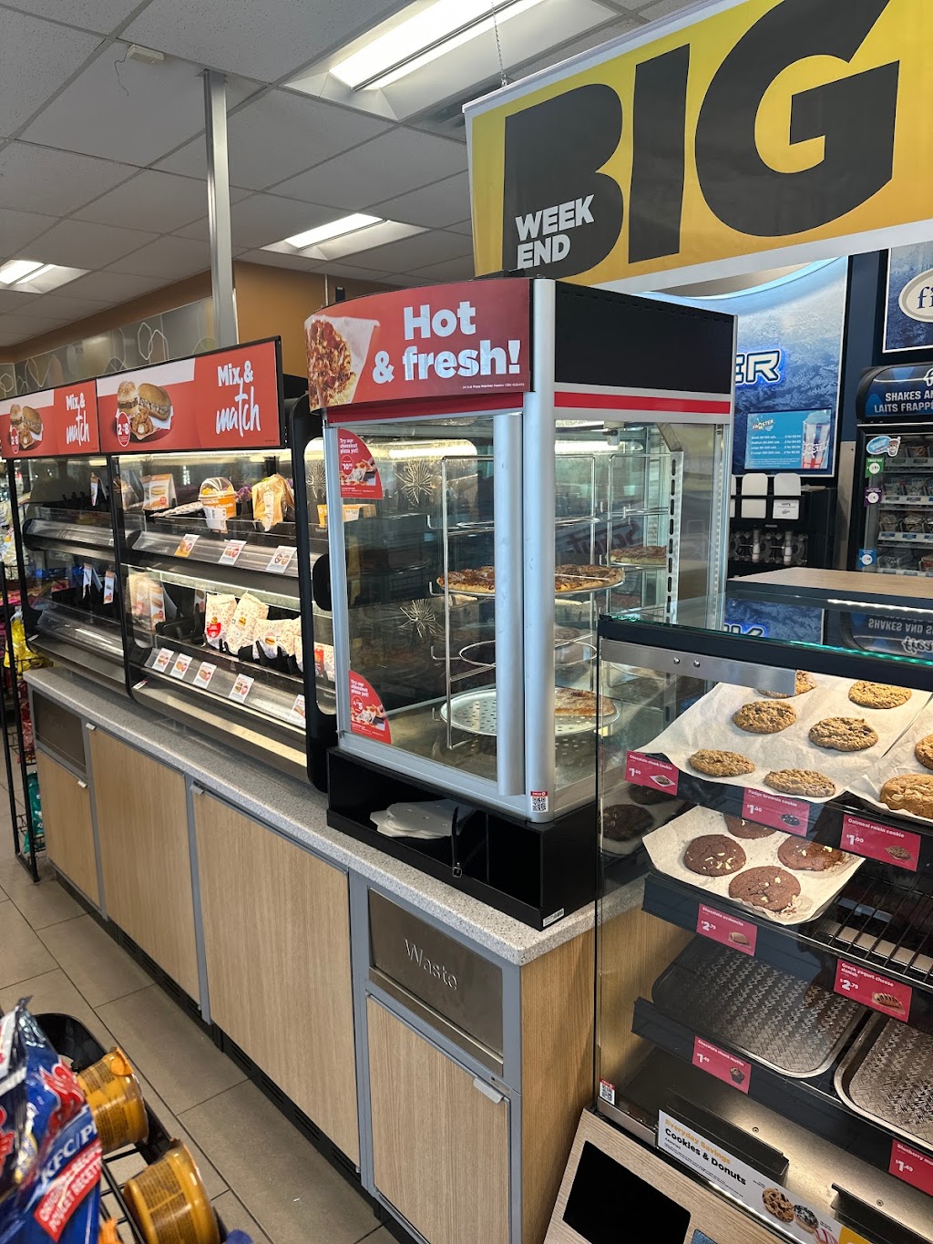 Macs Convenience | 3389 Petawawa Blvd, Petawawa, ON K8H 1X6, Canada | Phone: (613) 687-2609