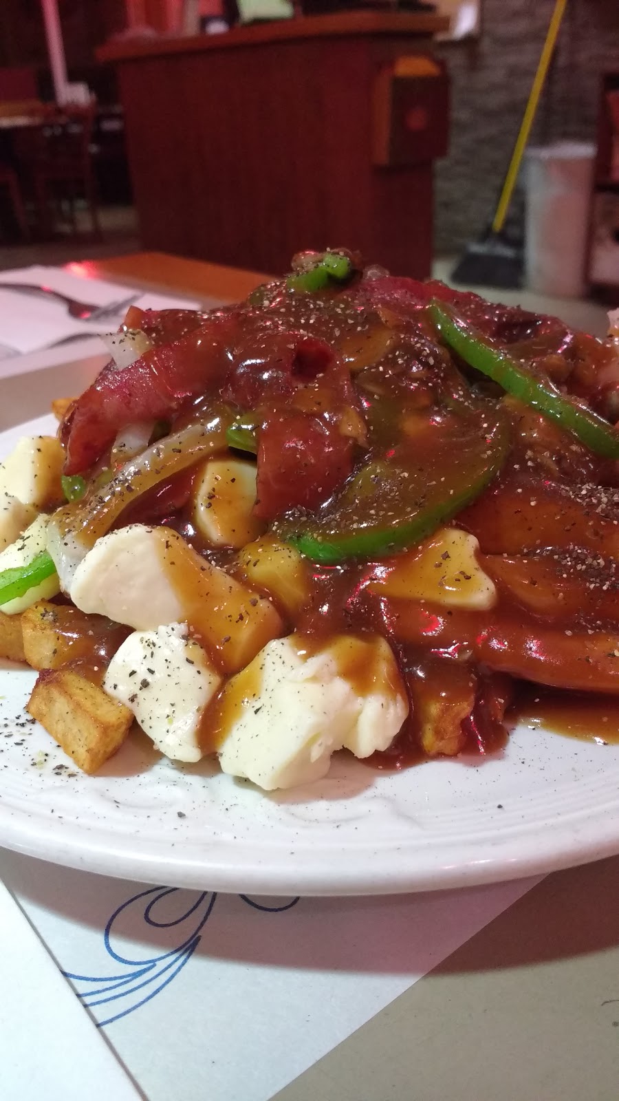 Restaurant Le Moulin | 59 Rue Angus N, East Angus, QC J0B 1R0, Canada | Phone: (819) 832-4242