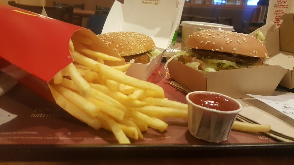 McDonalds | 446 Bayfield St, Barrie, ON L4M 5A2, Canada | Phone: (705) 726-2123
