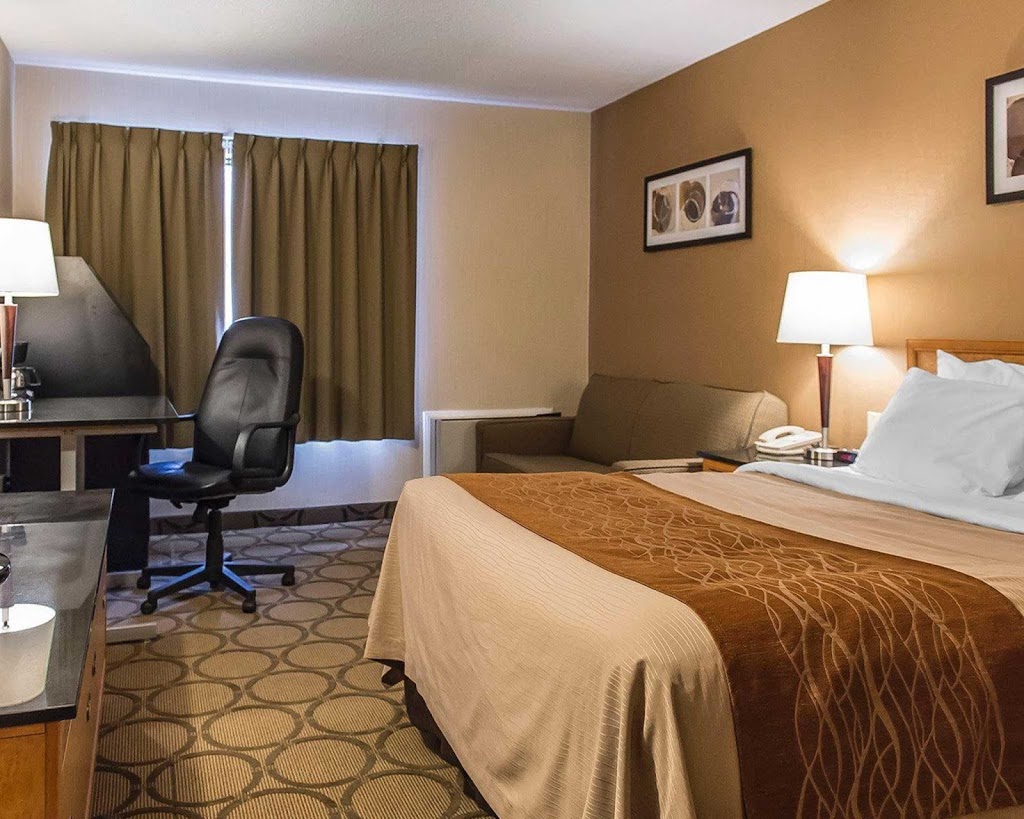 Comfort Inn Kingston Hwy. 401 | 55 Warne Crescent, Kingston, ON K7K 6Z5, Canada | Phone: (613) 546-9500