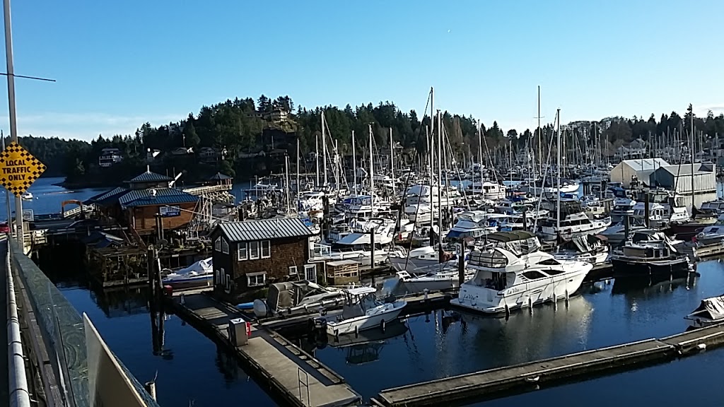 The Poplars | 1413 Sunshine Coast Hwy, Gibsons, BC V0N 1V5, Canada | Phone: (604) 886-5308