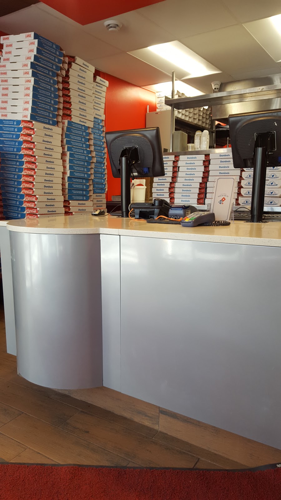 Dominos | 51 Niagara St, Toronto, ON M5V 1C3, Canada | Phone: (416) 364-3939