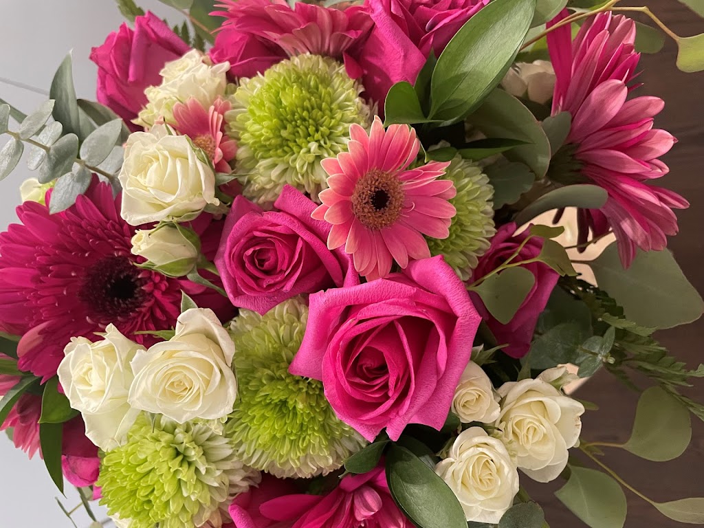 Kushus Floral Designs | 1510 8th Ave, New Westminster, BC V3M 2S4, Canada | Phone: (604) 837-8176