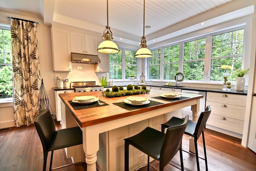 Mélyssa Robert Designer | 16400 Mnt Guénette, Mirabel, QC J7J 2E2, Canada | Phone: (450) 858-3326