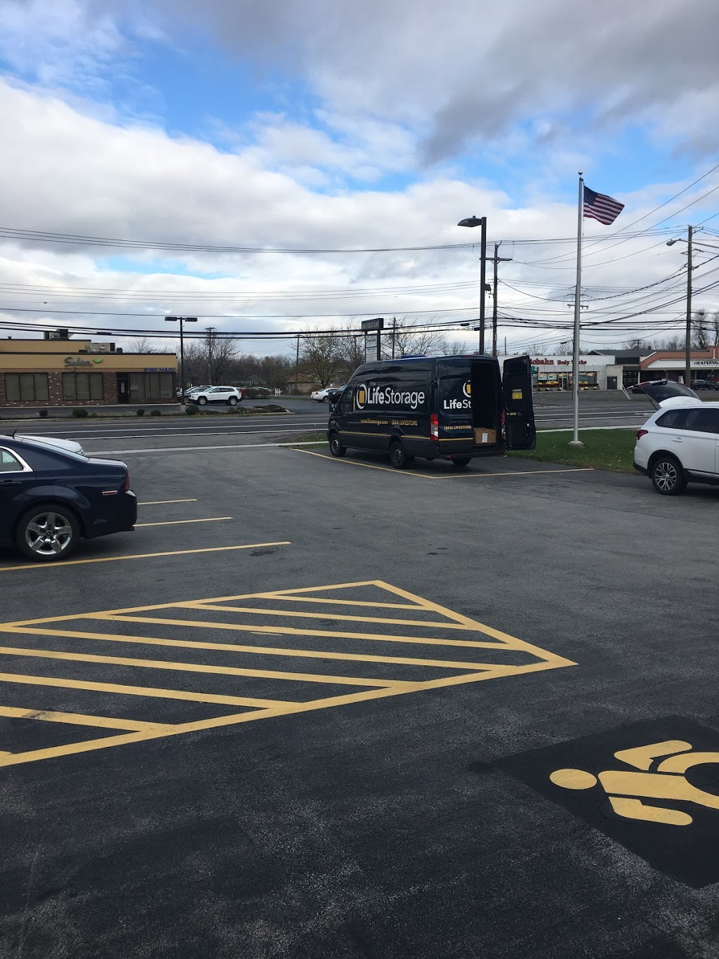 Life Storage | 8161 Main St, Williamsville, NY 14221, USA | Phone: (716) 632-7796