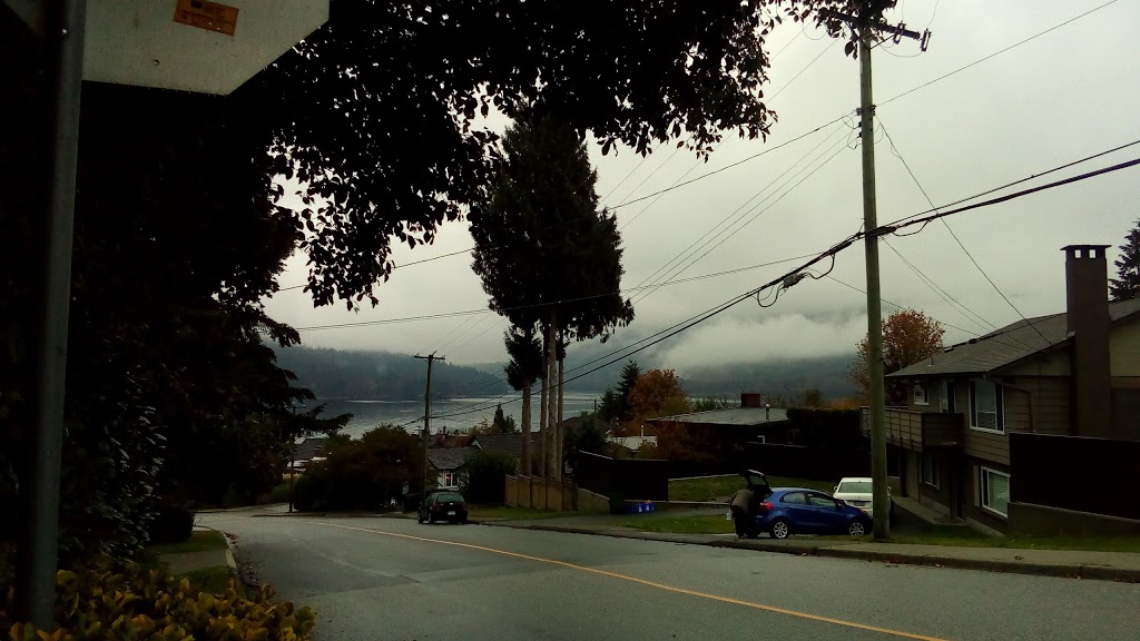 Dollarton Village | 489 Dollarton Hwy N, North Vancouver, BC V7G 1M9, Canada | Phone: (604) 689-3040