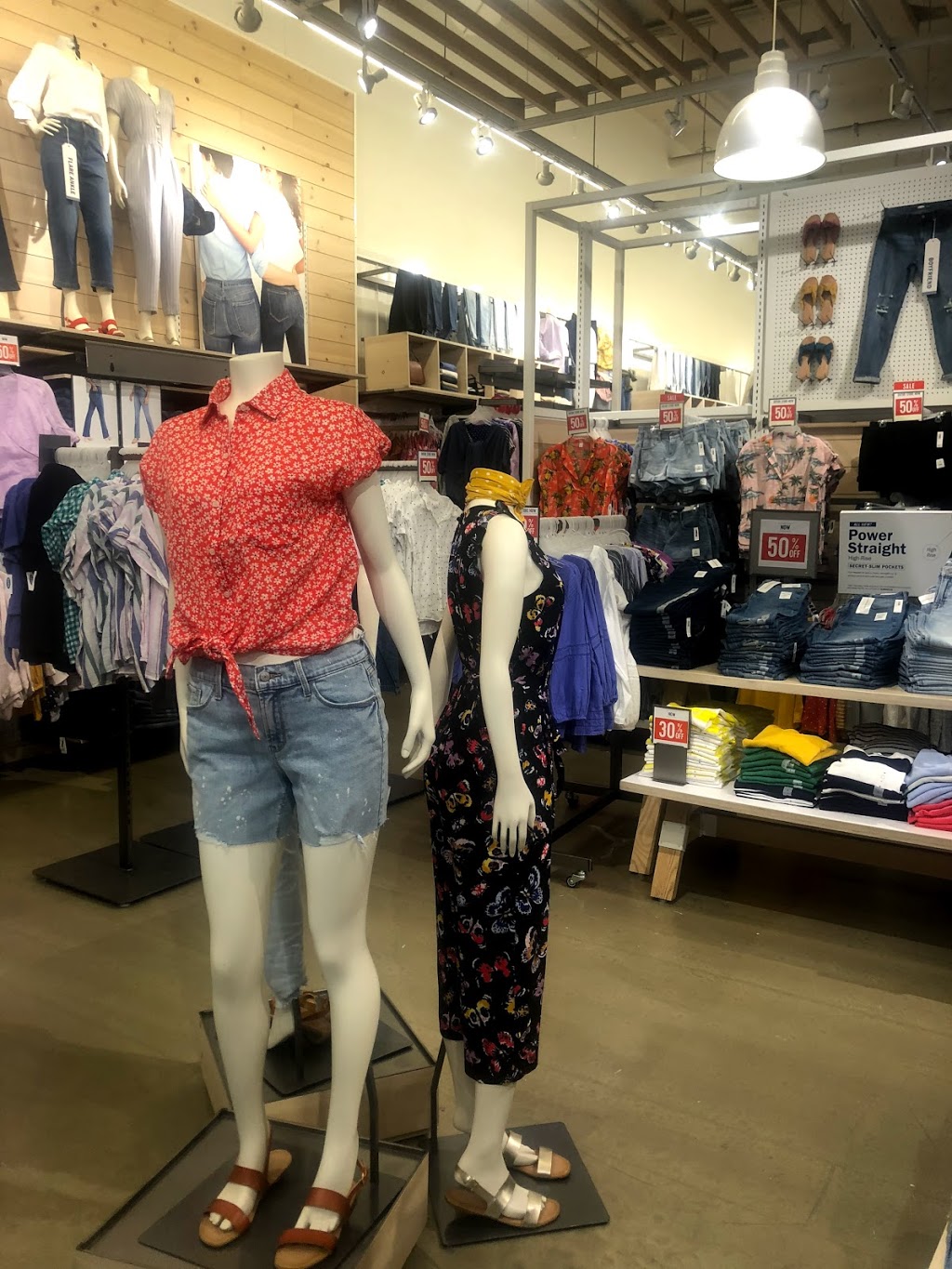 Old Navy | 1 Yorkdale Rd, Toronto, ON M6A 3A1, Canada | Phone: (416) 787-9384