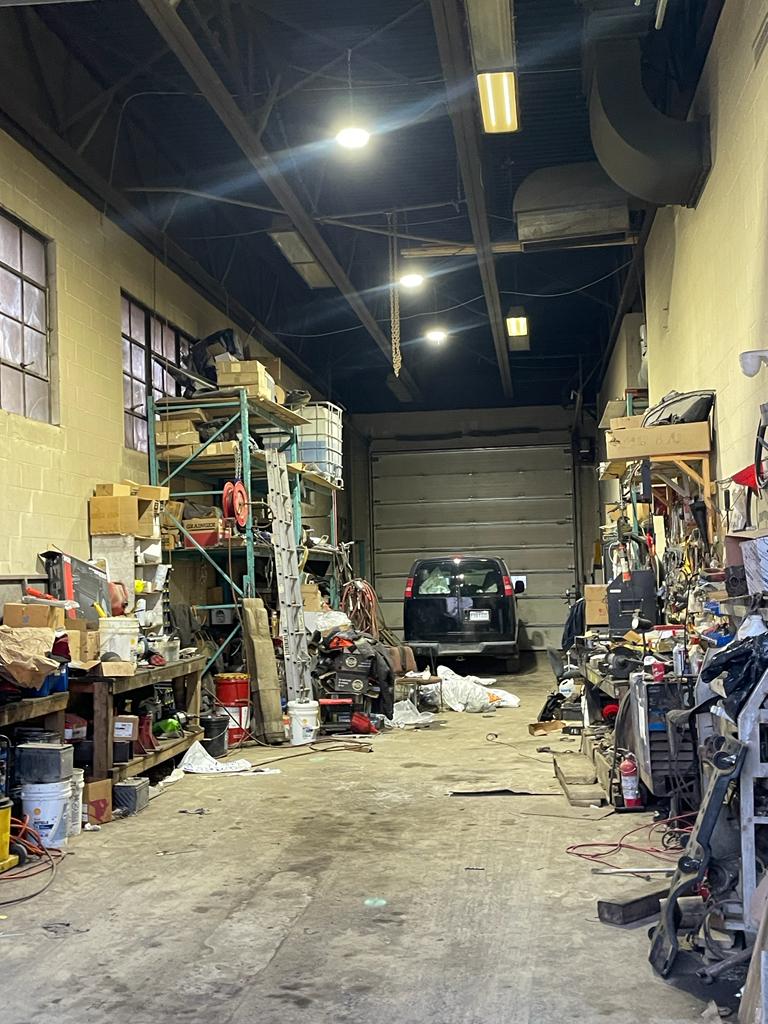 Siren Truck Garage | 4415 Rue Fairway, Lachine, QC H8T 3P9, Canada | Phone: (514) 637-1992