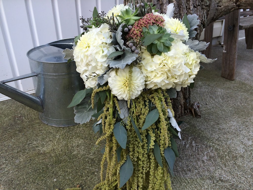 Compliments Glor Inc. | 7131 Middle Rd, Comber, ON N0P 1J0, Canada | Phone: (519) 687-6169