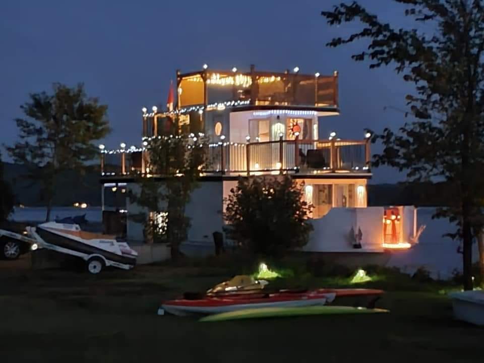 The Lily Pad Vacation | 161 Lakeshore Dr, Barrys Bay, ON K0J 1B0, Canada | Phone: (613) 577-6334