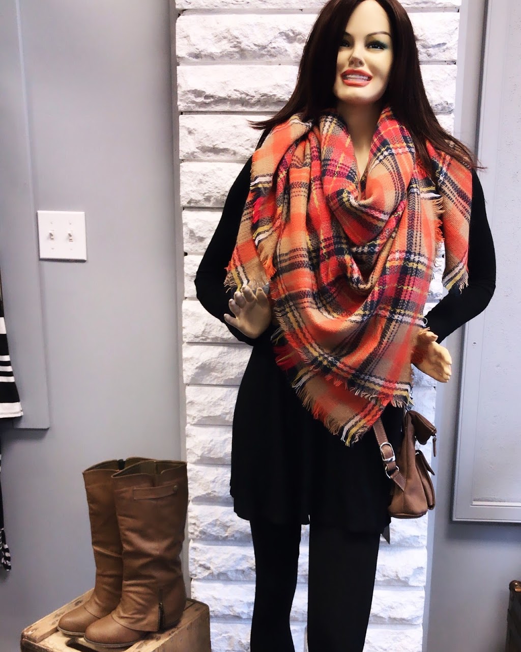 Rina’s Closet | 600 Memorial Drive unit A and B, Winkler, MB R6W 0M6, Canada | Phone: (204) 325-1222