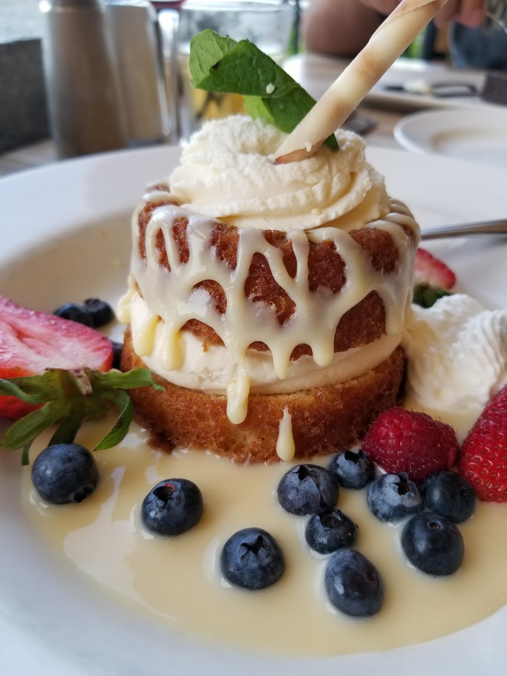 Queen Victoria Place Restaurant | 6345 Niagara Pkwy, Niagara Falls, ON L2E 6T2, Canada | Phone: (905) 356-2217